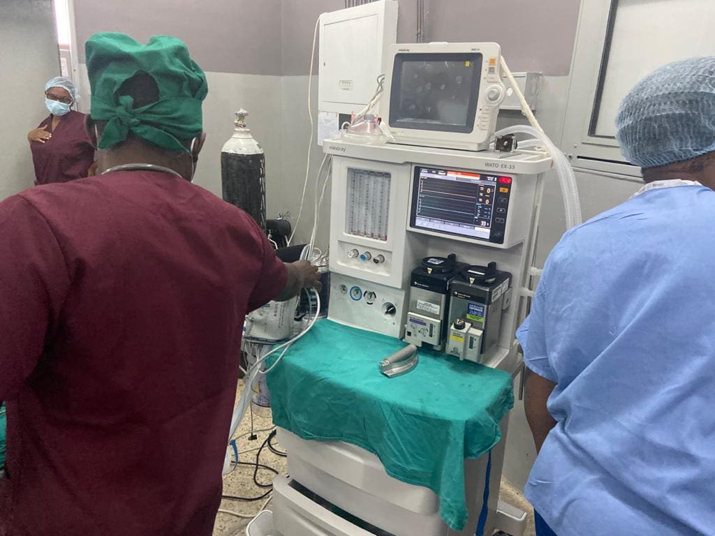 Bugando Medical Centre Surgical Surgical Anesthesia Staff with an Anesthesia Vaporizer. Americares has supplied an anesthetic for use with the machine in Mwanza, Tanzania.