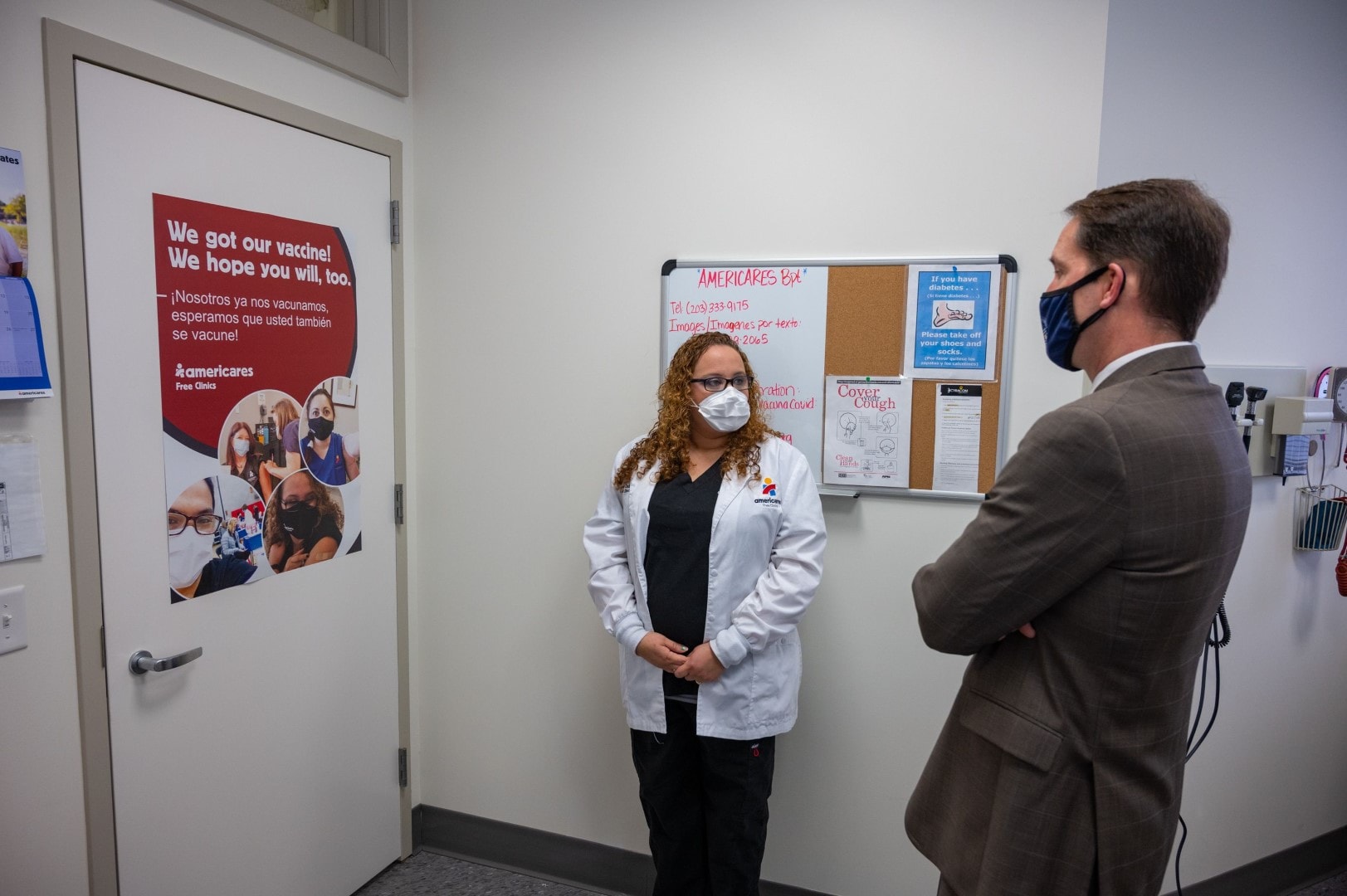 Jennifer DaSilva, director of the Fred Weisman Americares Free Clinic of Bridgeport, speaks with U.S. Rep. Jim Himes at the free clinic. Photo by Chris Williams/Americares.